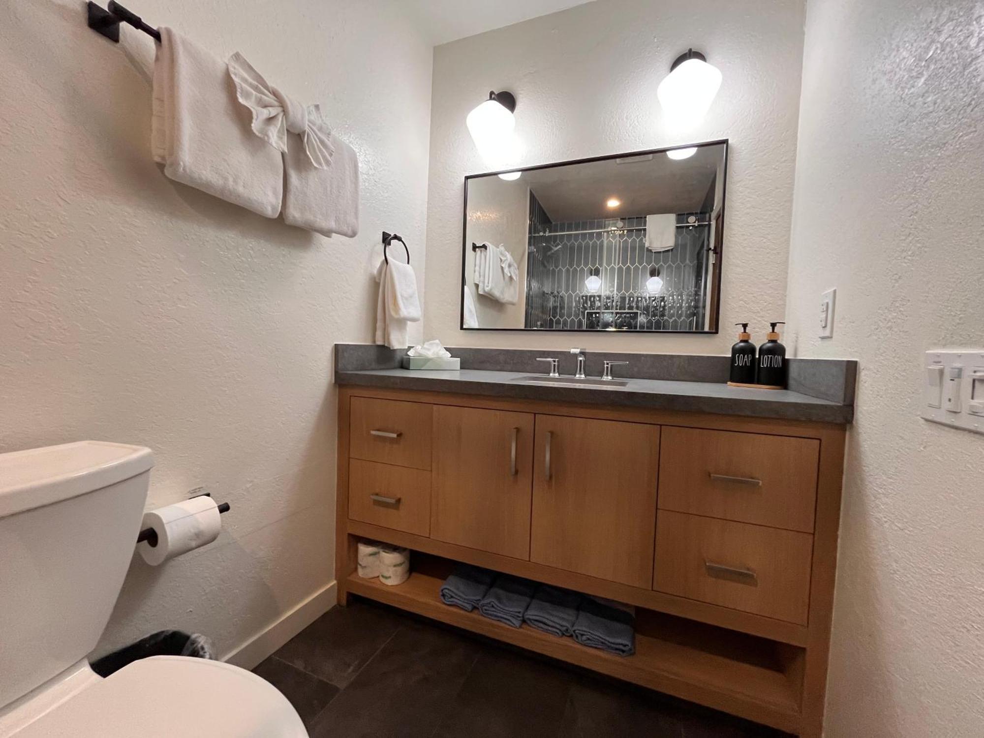 Tastefully Remodeled Condo At Mammoth Ski & Racquet Club, Hot Tub, Garage, 10 Min Walk To Ski Lifts 马姆莫斯湖 外观 照片